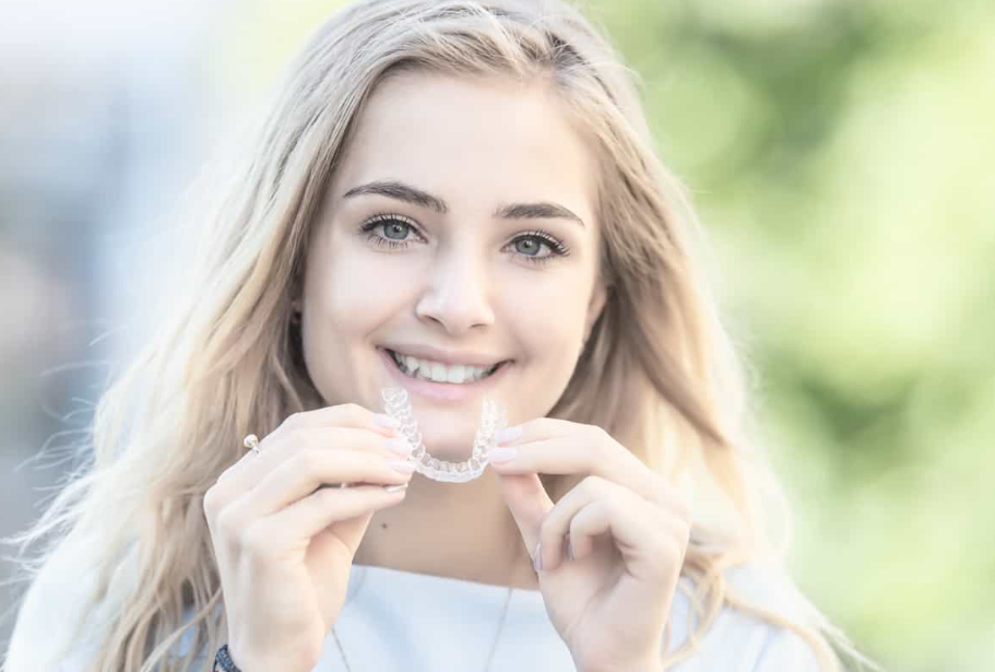 Not All Smiles Are Created Equal: Invisalign VS DTC Clear Aligners